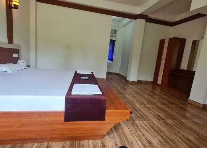 Hotel Exotica Squares Beach Resort