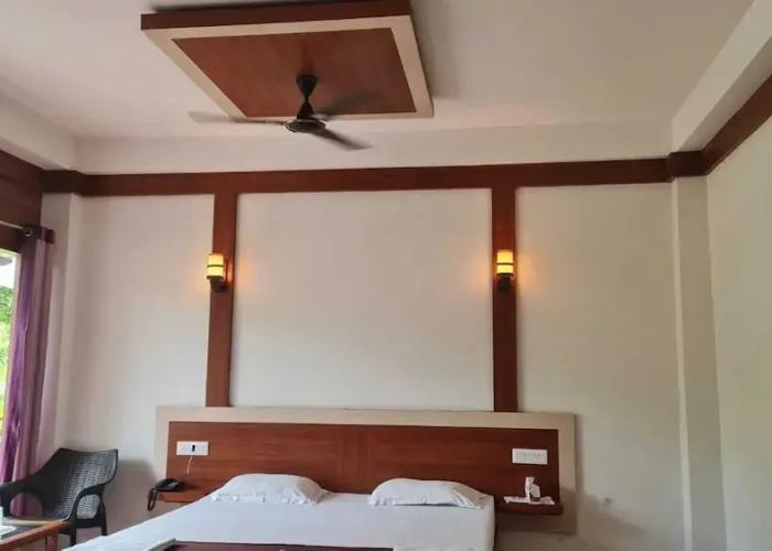 Hotel Exotica Squares Beach Resort