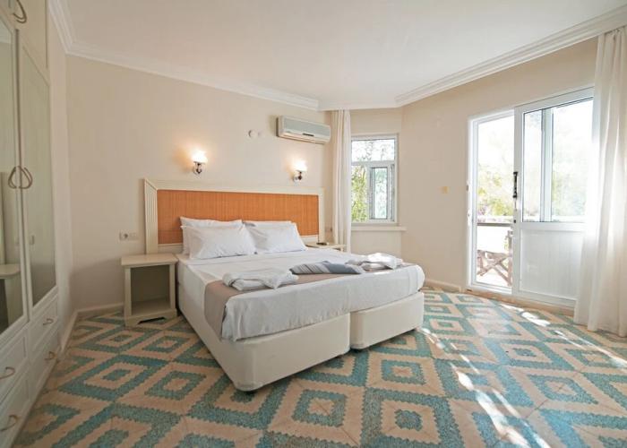 Chillos Beach Hotel & Lounge