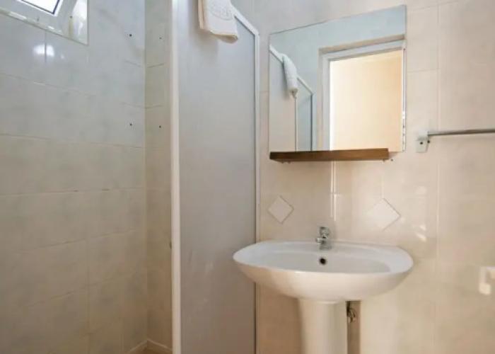 Chillos Beach Hotel & Lounge