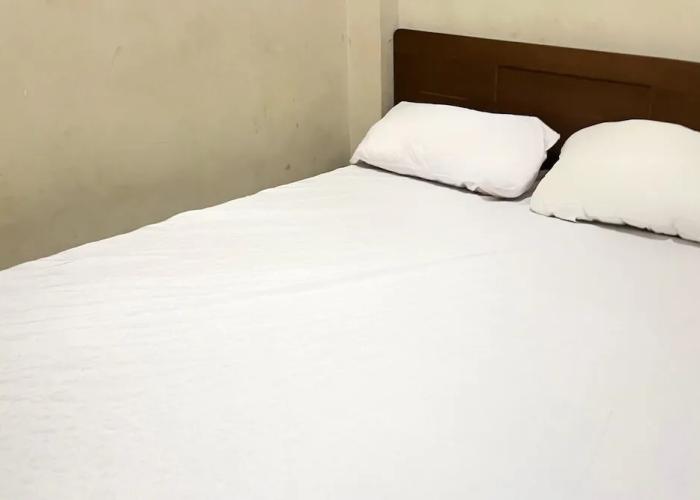 OYO 93523 Penginapan Laras PaminggirNearPesona Alam Seafood Pink Mira