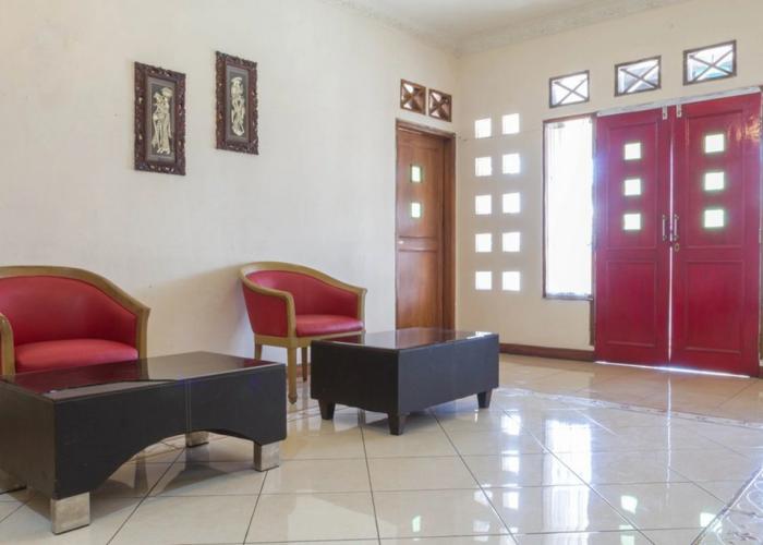 RedDoorz Plus @ Otista Garut