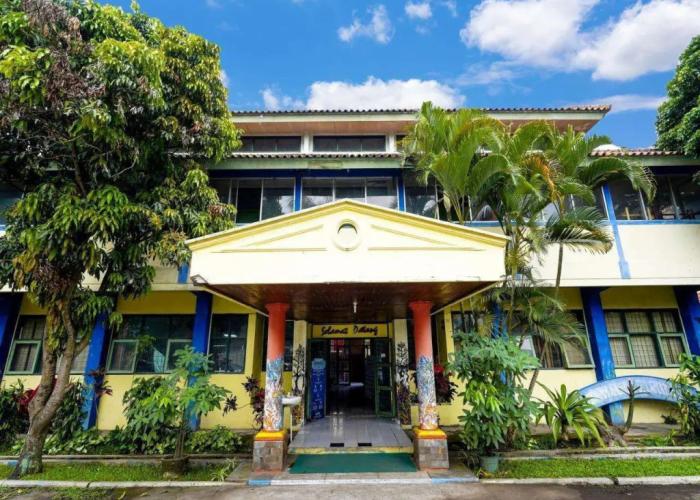 SPOT ON 91064 Wisma Lec Syariah