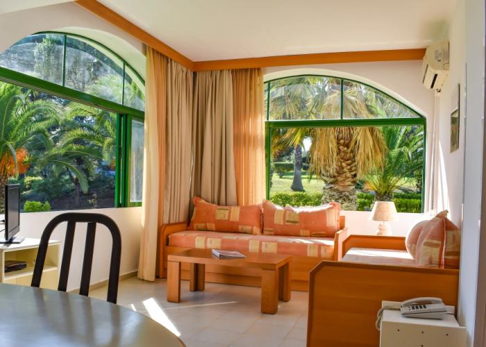 Govino Bay Apart-Hotel