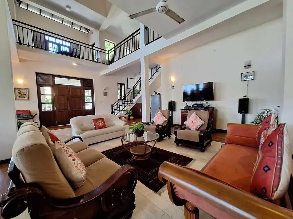 MYH - Lake Front Pvt Villa With Staff and Includes Free Breakfast of Your Choice