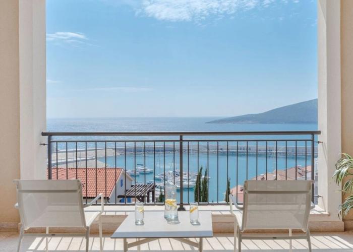 Lustica Bay