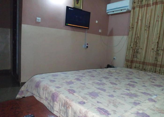 First Laurel Hotel & Suites