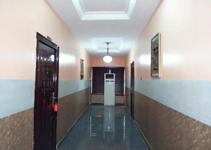 First Laurel Hotel & Suites