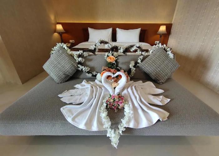 Dreamland Hotel And Lounge