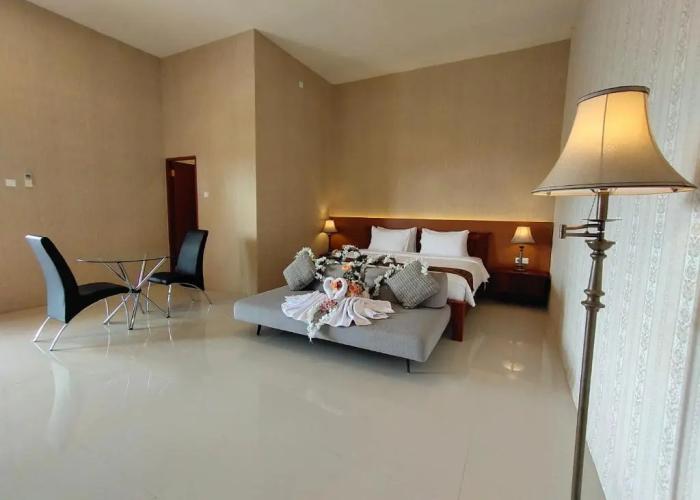 Dreamland Hotel And Lounge