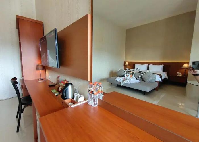 Dreamland Hotel And Lounge