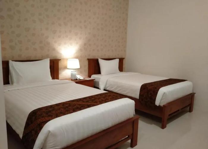 Dreamland Hotel And Lounge