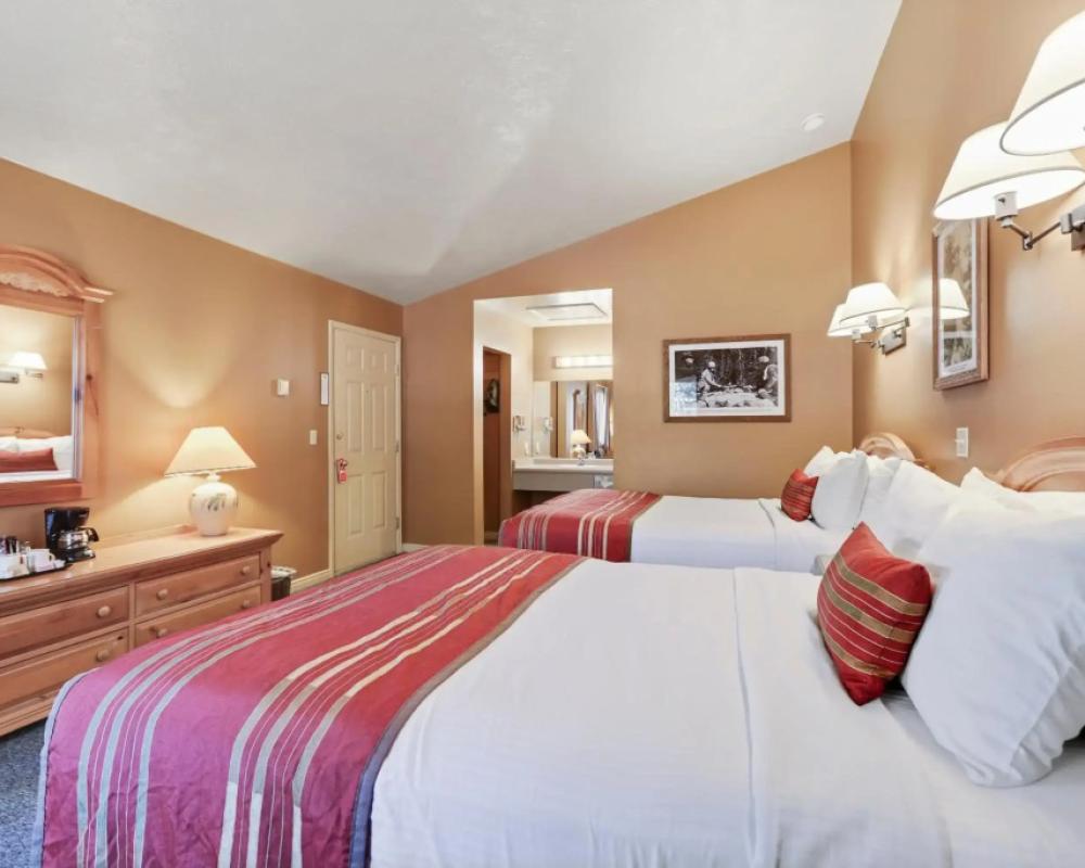 Headwaters Lodge & Cabins at Flagg Ranch