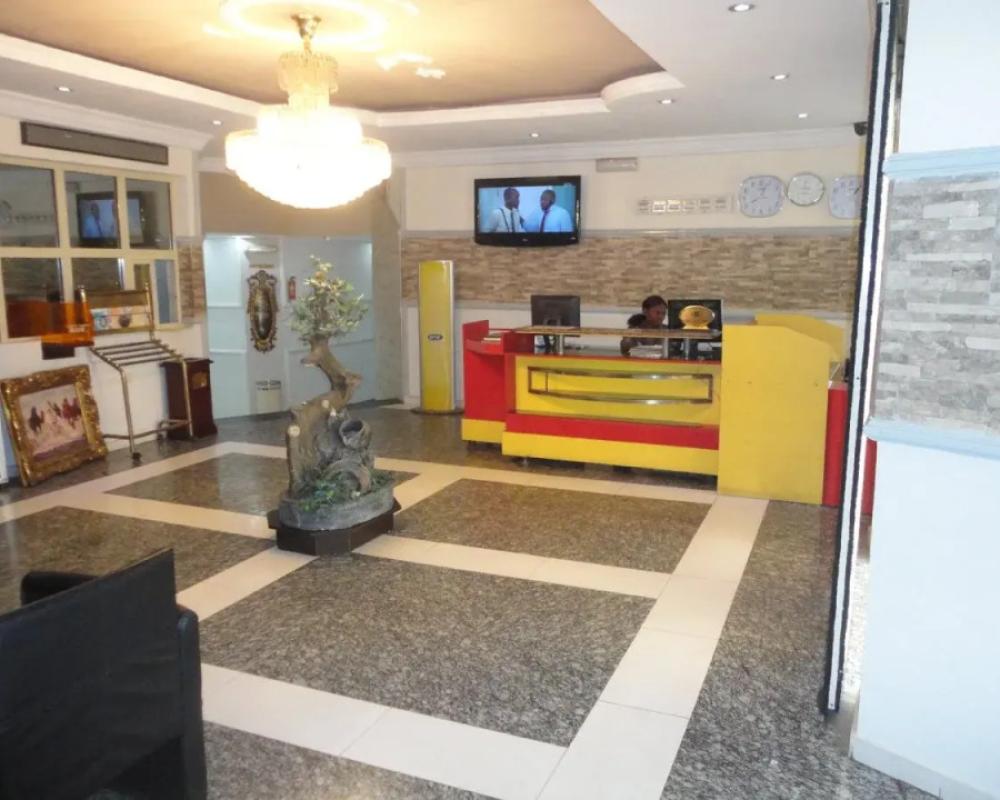 SDM Tavern and Suites