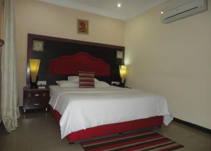 SDM Tavern and Suites