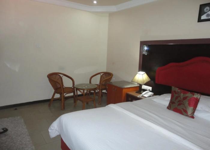 SDM Tavern and Suites