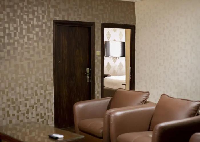 Mahogany Hotel and Suites