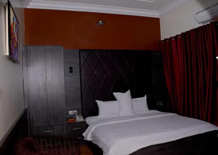 LaMaison Hotel