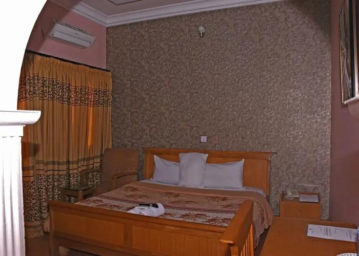 LaMaison Hotel