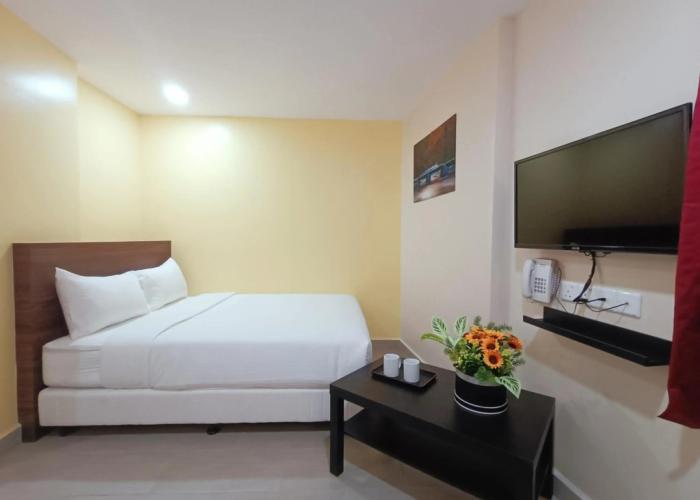 Capital O 90897 Island City Hotel
