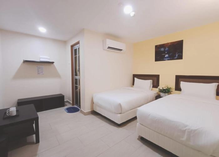 Capital O 90897 Island City Hotel