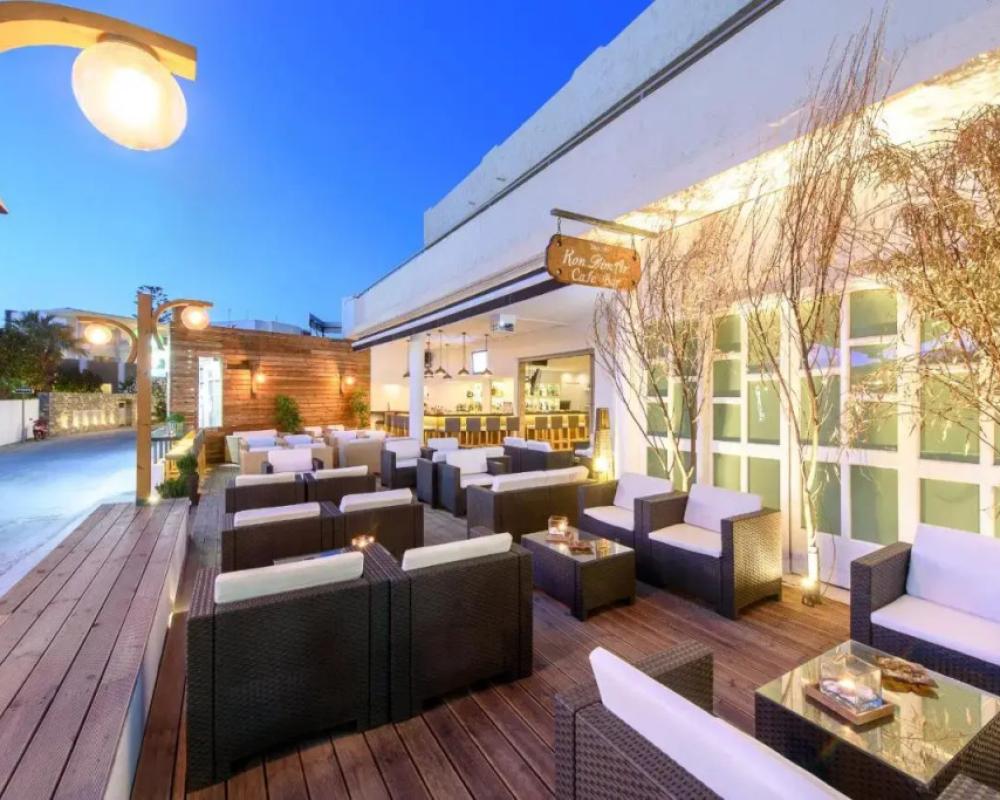 Despoina Apartments by Estia