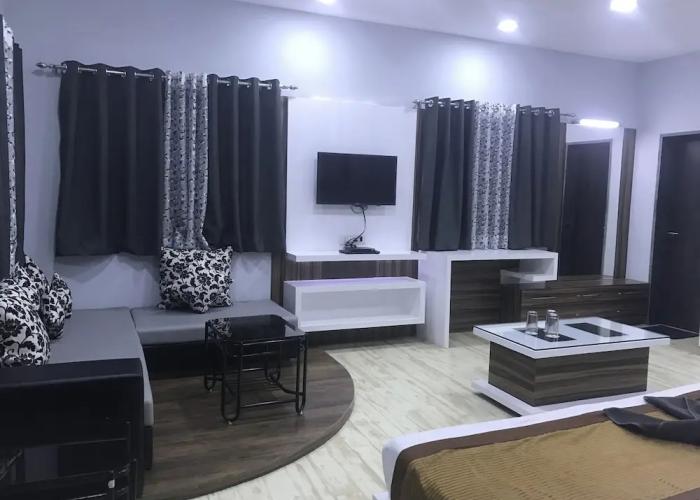 FabHotel Bee Town