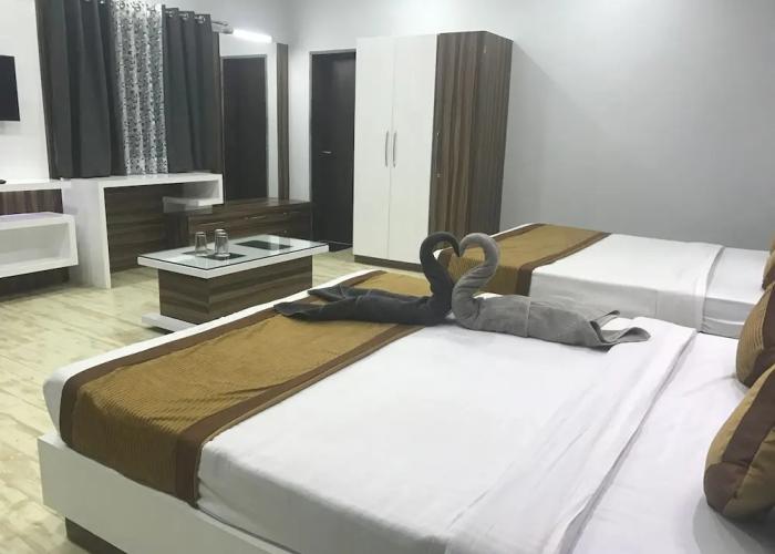 FabHotel Bee Town
