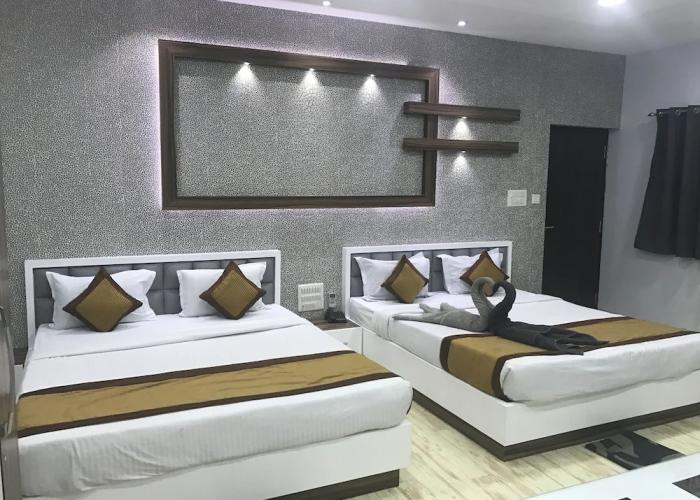 FabHotel Bee Town