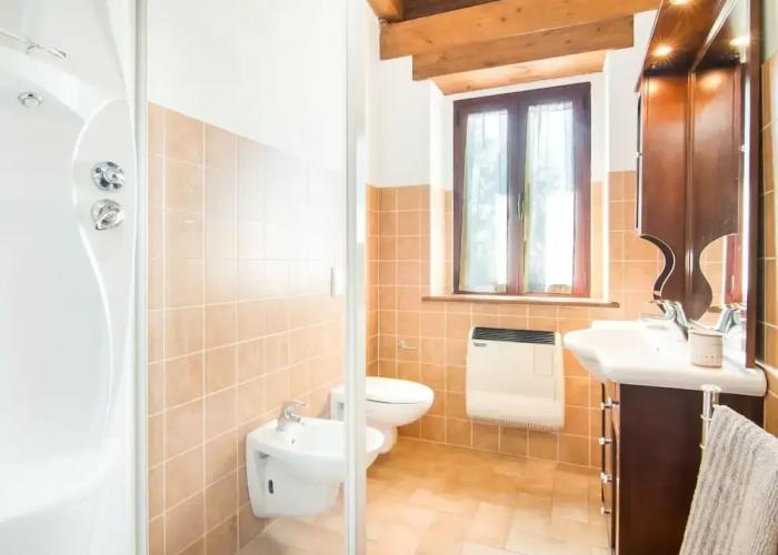Agriturismo in the Appenines with Covered Swimming Pool & Hot Tub