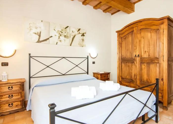 Agriturismo in the Appenines with Covered Swimming Pool & Hot Tub