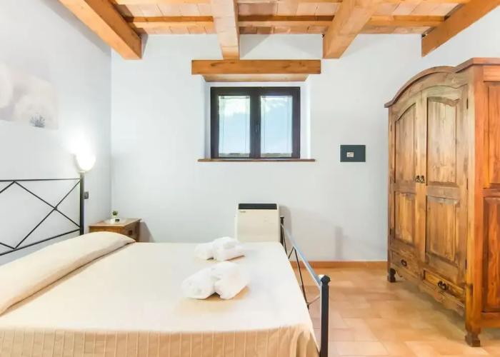 Agriturismo in the Appenines with Covered Swimming Pool & Hot Tub