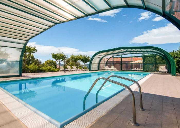 Agriturismo in the Appenines with Covered Swimming Pool & Hot Tub