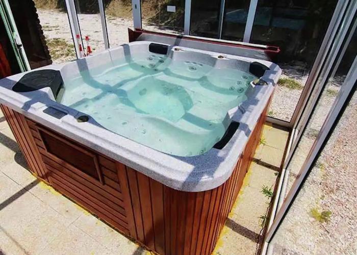 Cozy Farmhouse in Apecchio with Hot Tub