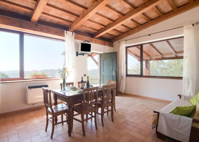 Cozy Farmhouse in Apecchio with Hot Tub