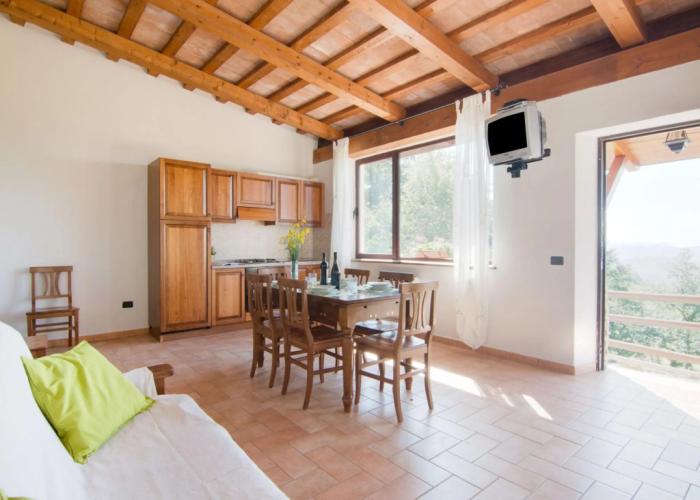 Cozy Farmhouse in Apecchio with Hot Tub