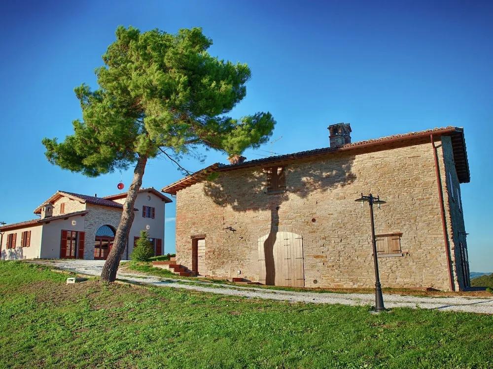 Apartment With Swimming Pool