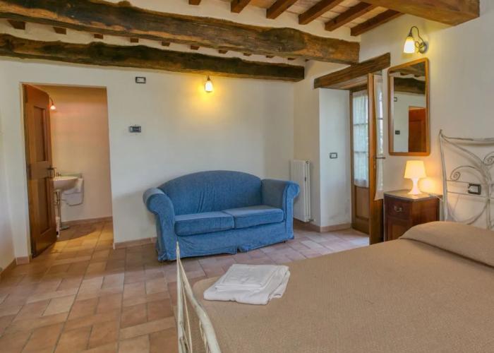 Apartment With Swimming Pool