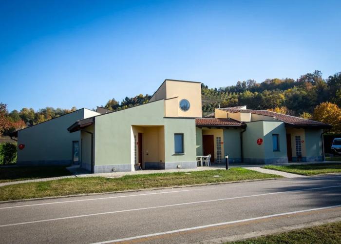 Room in Guest Room - Spacious Double Room in Alba