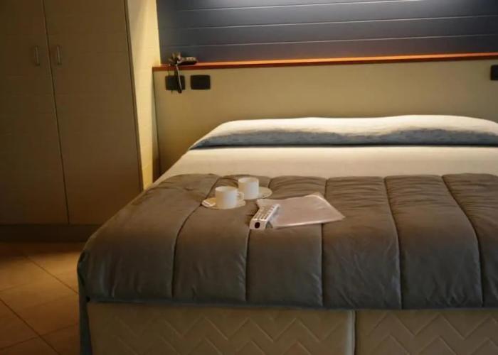 Room in Guest Room - Spacious Double Room in Alba