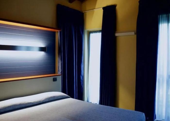 Room in Guest Room - Spacious Double Room in Alba
