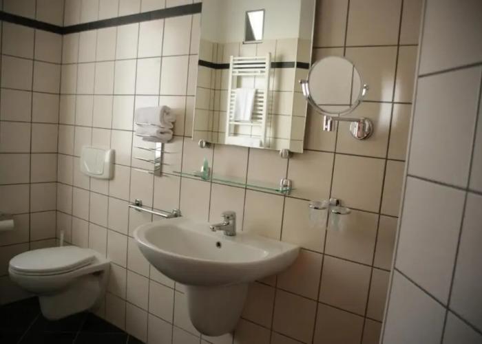 Room in Guest Room - Spacious Double Room in Alba