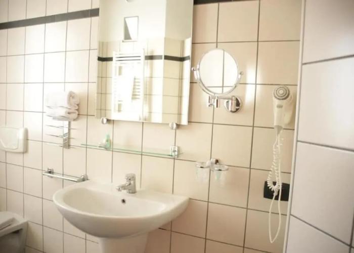 Room in Guest Room - Spacious Double Room in Alba