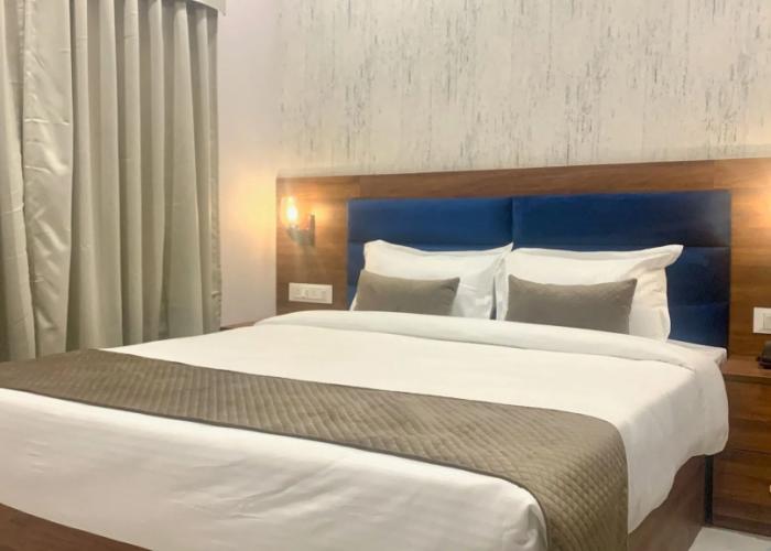 Hotel Mumbai House LIG Indore
