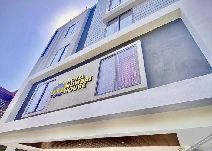 Hotel Mumbai House LIG Indore