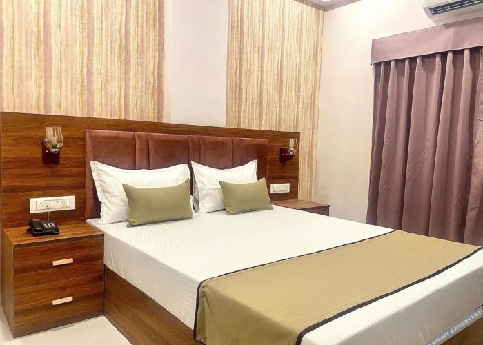 Hotel Mumbai House LIG Indore
