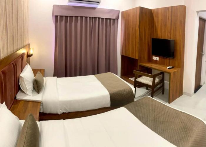 Hotel Mumbai House LIG Indore