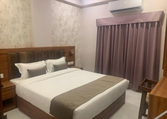 Hotel Mumbai House LIG Indore