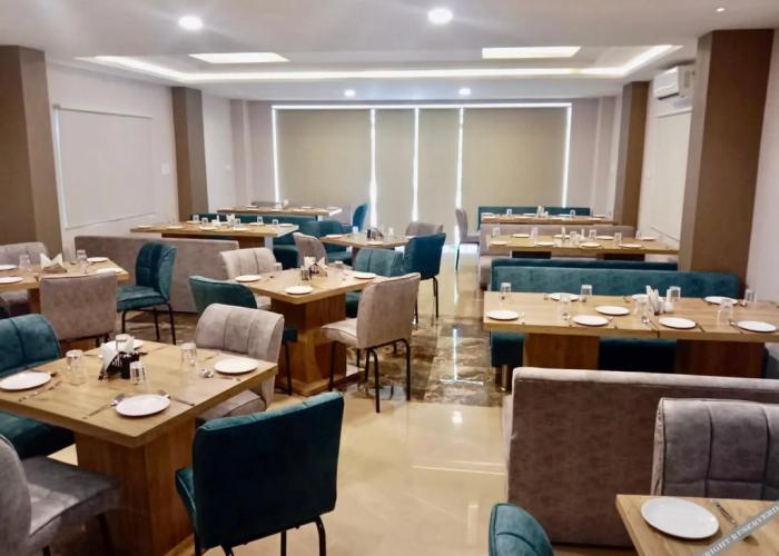Hotel Mumbai House LIG Indore