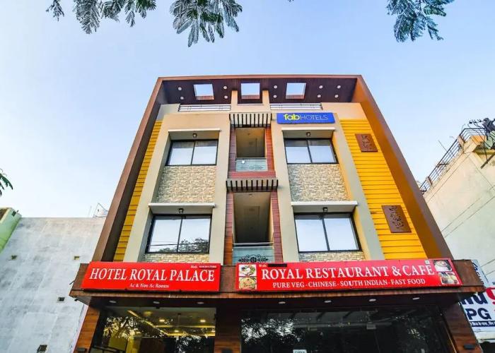 Fabhotel Royal Palace